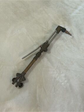 Victor Vanguard 315FC heavy-duty torch handle paired with a Victor cutting attac
